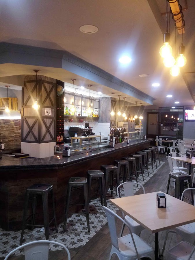 Café Bar and Bistro Burger La Milla