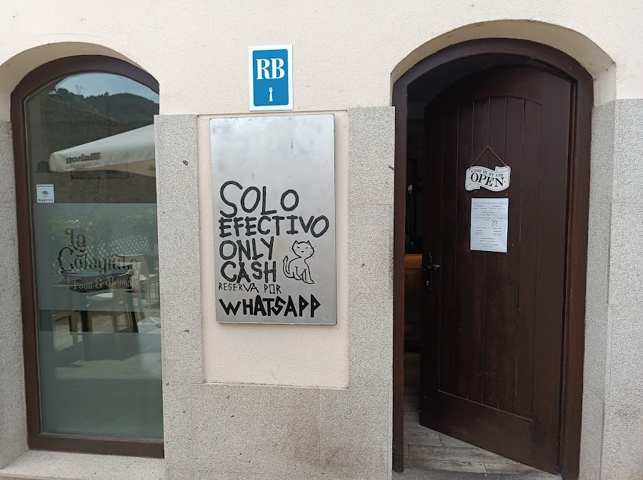 La Colegiata Food and Drinks